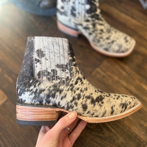 Stövlar med fyrkantig tå i kohud