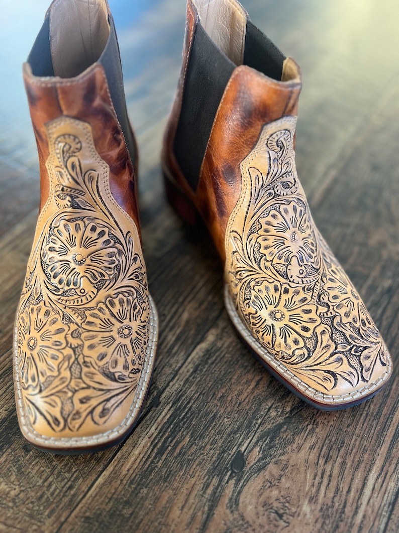 Punzierte Stiefel mit quadratischer Kappe Bild 1