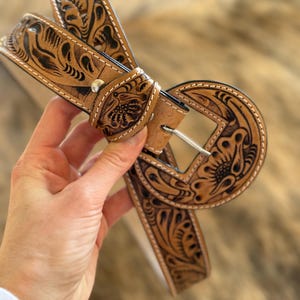 Round buckle tooled leather belt