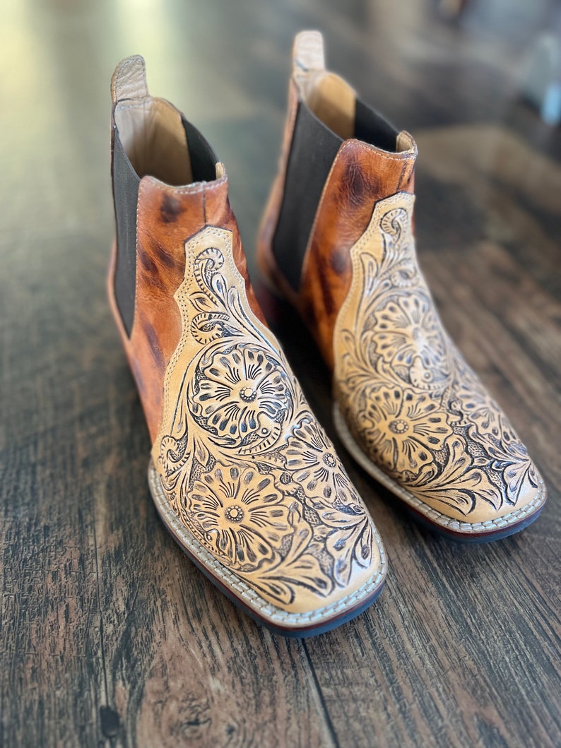 Punzierte Stiefel mit quadratischer Kappe Bild 2