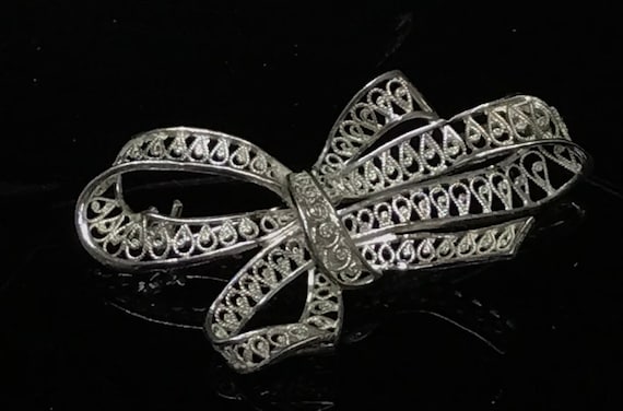 Jolie Broche Vintage En Argent Massif Filigrané En Forme De Nœud - Ancienne, Plein De Charme