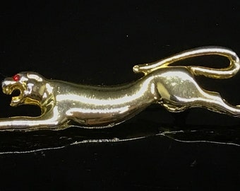 Gold tone jaguar brooch vintage signed
