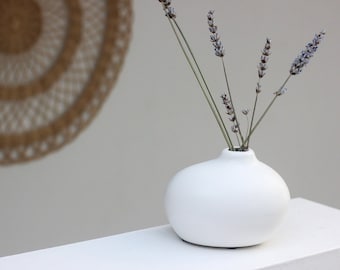 Vase bouton en céramique pour fleurs séchées en blanc mat