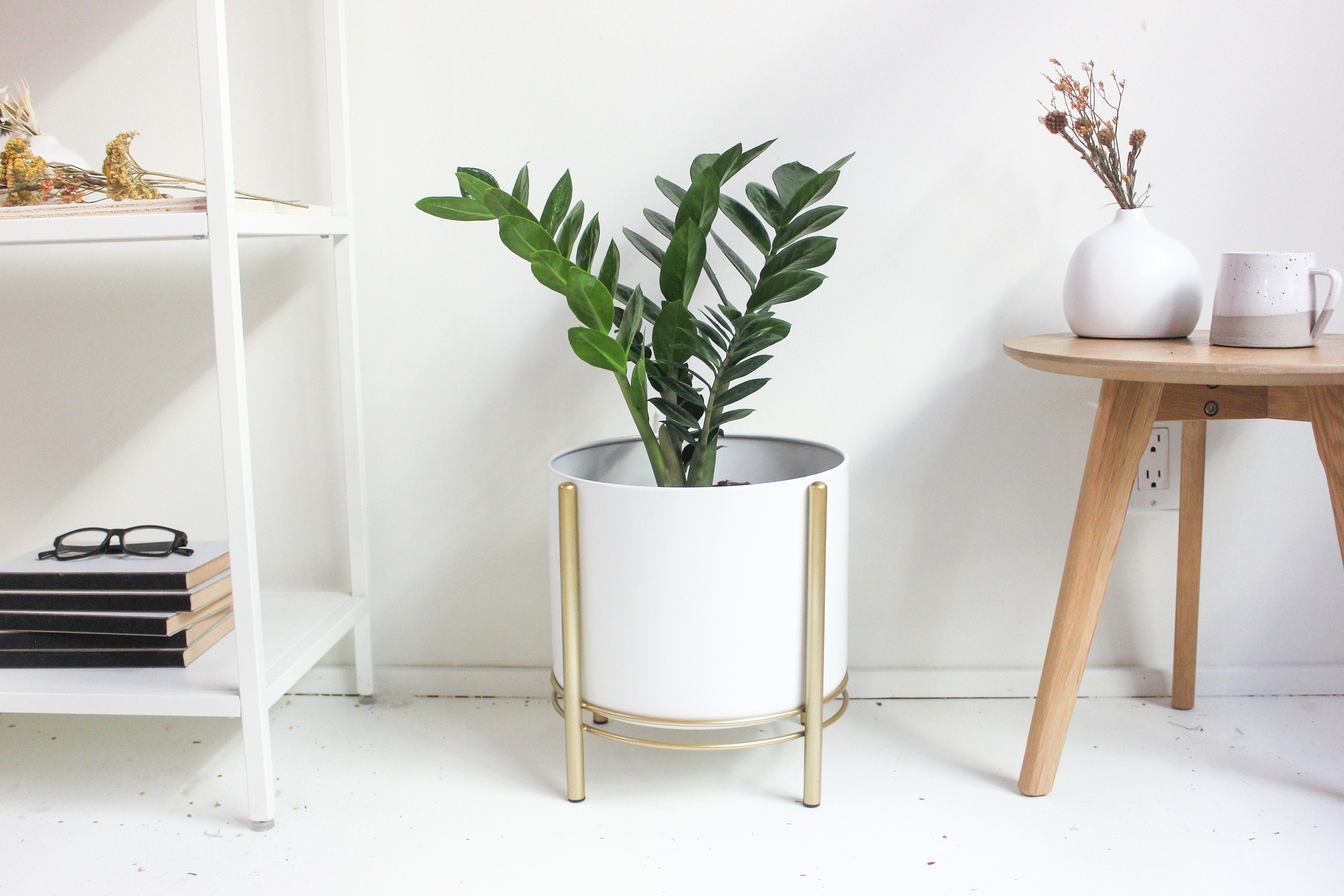 White and Gold Ceramic Fluted Planter Pot with Drainage Hole