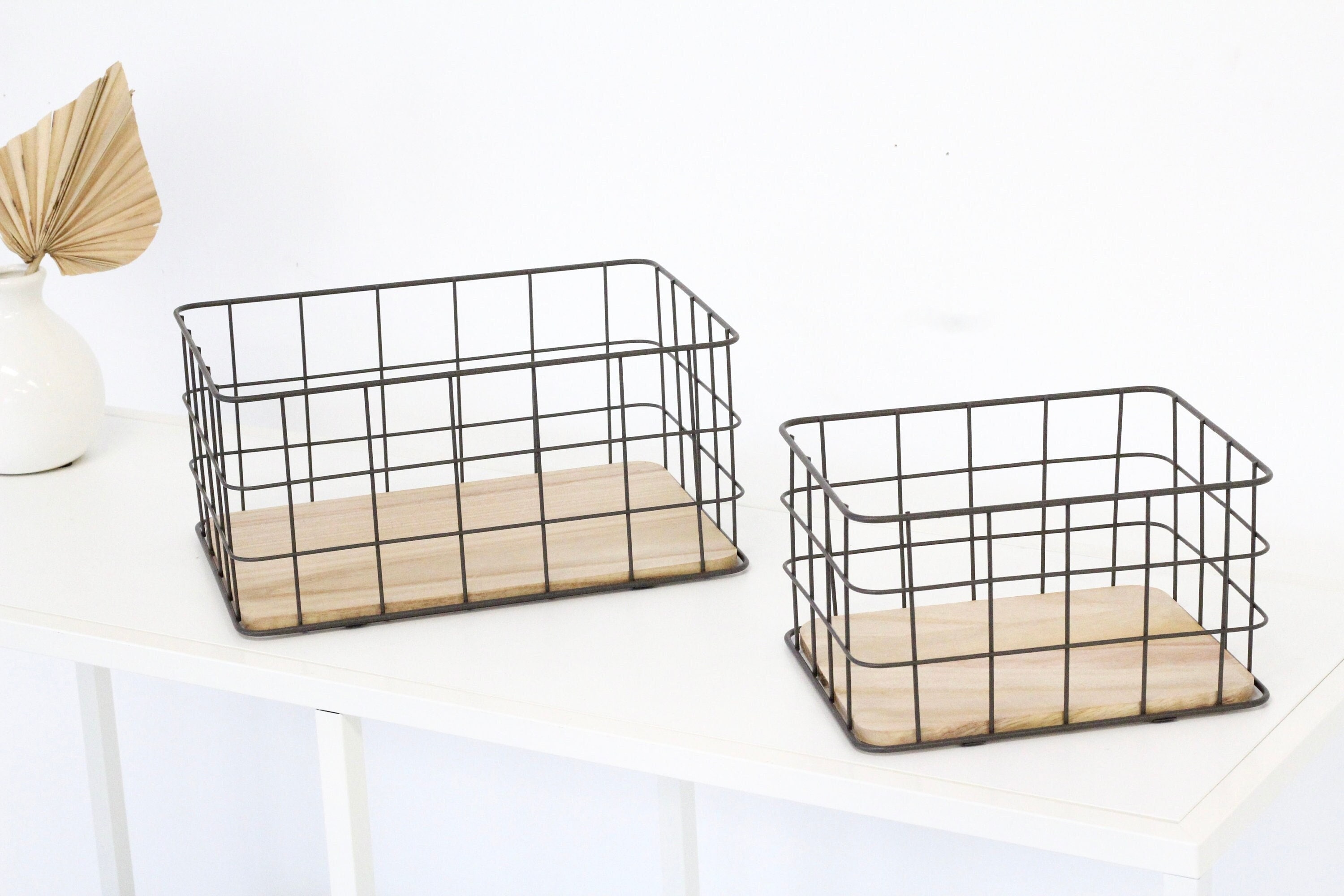  Qcold Metal Wire Basket Storage, Bathroom Basket for  Organizing, Bathroom Counter Organizer with Wooden Handles, Farmhouse  Bathroom Decor Tray, Toilet Paper Basket Storage (Set of 3, Black) : Home &  Kitchen