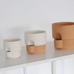 Jardinière bicolore en terre cuite à arrosage automatique