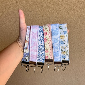 Fabric Wristlet Keychain Handmade Fabric Key Fob Wrist Lanyard for Keys Handmade Keychain Gift for Her Bridesmaid Gift Back to College