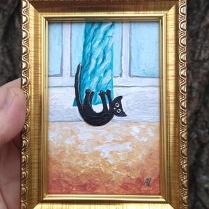 Chat noir suspendu à un rideau, jeux de chat pour animaux de compagnie, art de portrait, joli minou, illustration de chat noir, cadeau de décoration pour elle, cadeau pour lui, oeuvre d'art amusante