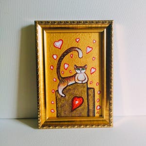 Illustration d'un chat roux assis sur la porte