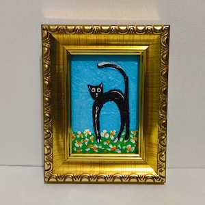 Chat noir sur une pelouse de champ de camomille peinture acrylique originale chat drôle mignon oeuvre d'art peinture dorée Illustration animal de compagnie nouvelle décoration d'intérieur