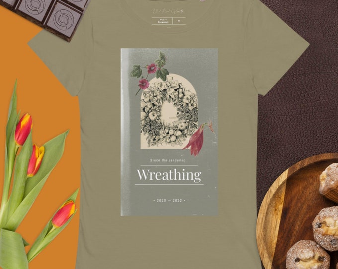Vintage Wreathing Women’s basic organic t-shirt
