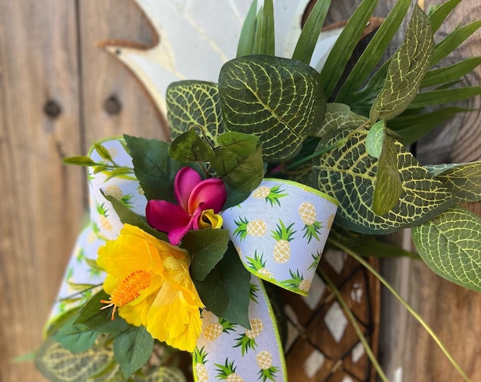 Pineapple Hibiscus Hanger, Summer Pineapple Decor, Summer Pineapple Wall Hanger