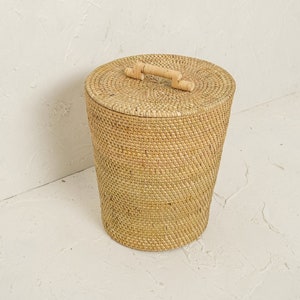 Lixeira para papéis / Lixeira de vime / Lixeira de vime / Cesto de papel tecido natural / Lixeira de escritório embaixo da mesa / Lixeira