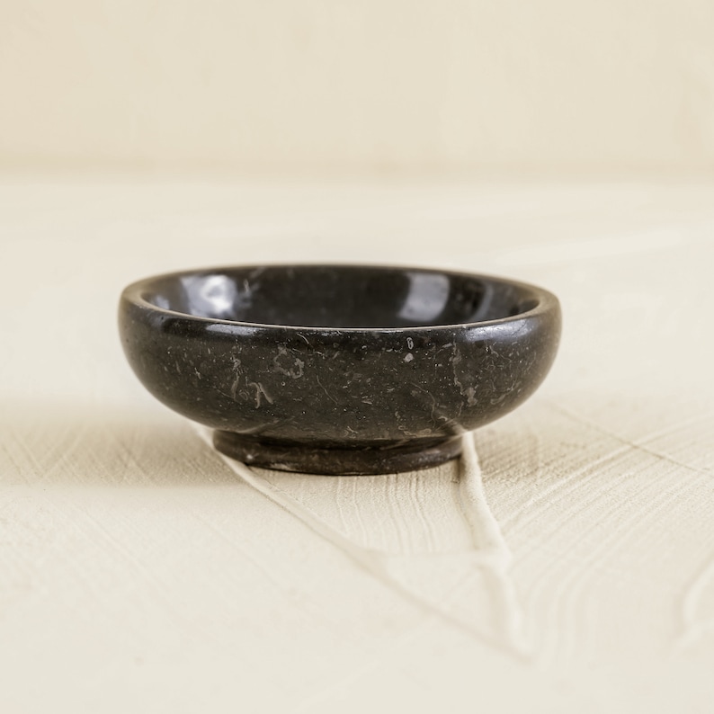 Schmuckschale aus schwarzem Marmor: Kleine Schmuckschale, 8 cm breit Bild 4