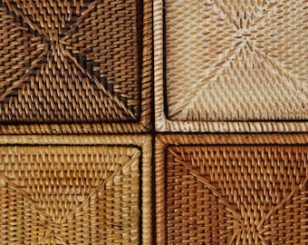 Quadratische Rattan-Untersetzer (10 cm) mit Halter – handgewebt, Set mit 4, 6, 8 oder 10 Stück
