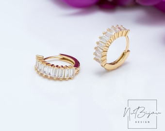 Gold Baguette CZ Creolen Ohrringe | Kleine Huggie Creolen | Knorpel & Ohrläppchen Schmuck