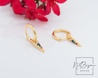 Orecchini a cerchio Huggie in argento sterling con zirconi cubici