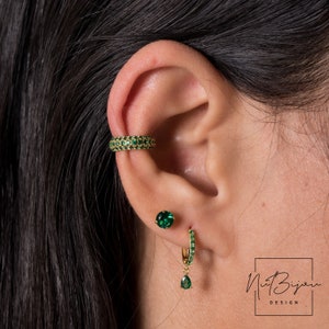 Green stone ear cuff, Emerald Huggie ear cuff, Sterling Silver ear wrap, Minimal ear cuff, Chunky ear cuff, Non pierced ear cuff