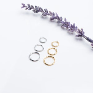 Huggie-oorbellenset voor gelaagdheid lobben, gestapelde hoepels, set van 3 Huggie-hoepels, cadeau voor snelle verzending, 3 hoepels, gouden oorbellenset