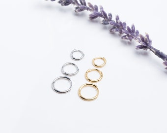 Juego de pendientes de aro Huggie de plata de ley: Pendientes apilables chapados en oro
