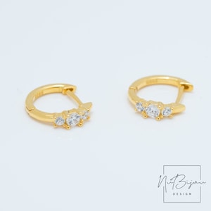 Cz Tiny Huggie Hoop Earrings, Earlobe hoop, Cz small hoop earrings, Huggie earrings, Conch hoop earring, 3 cz huggie hoop earrings