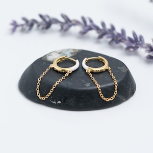 Huggie Hoop Oorbellen, Kleine Vergulde Huggie Hoop, Minimalistische Oorbellen, Gouden kettinghoepels, Snelle verzending cadeau, Lange kettinghoepels, Witte hoepel