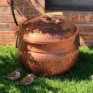 Lidded hose holder / Ground-based garden hose pot with handle