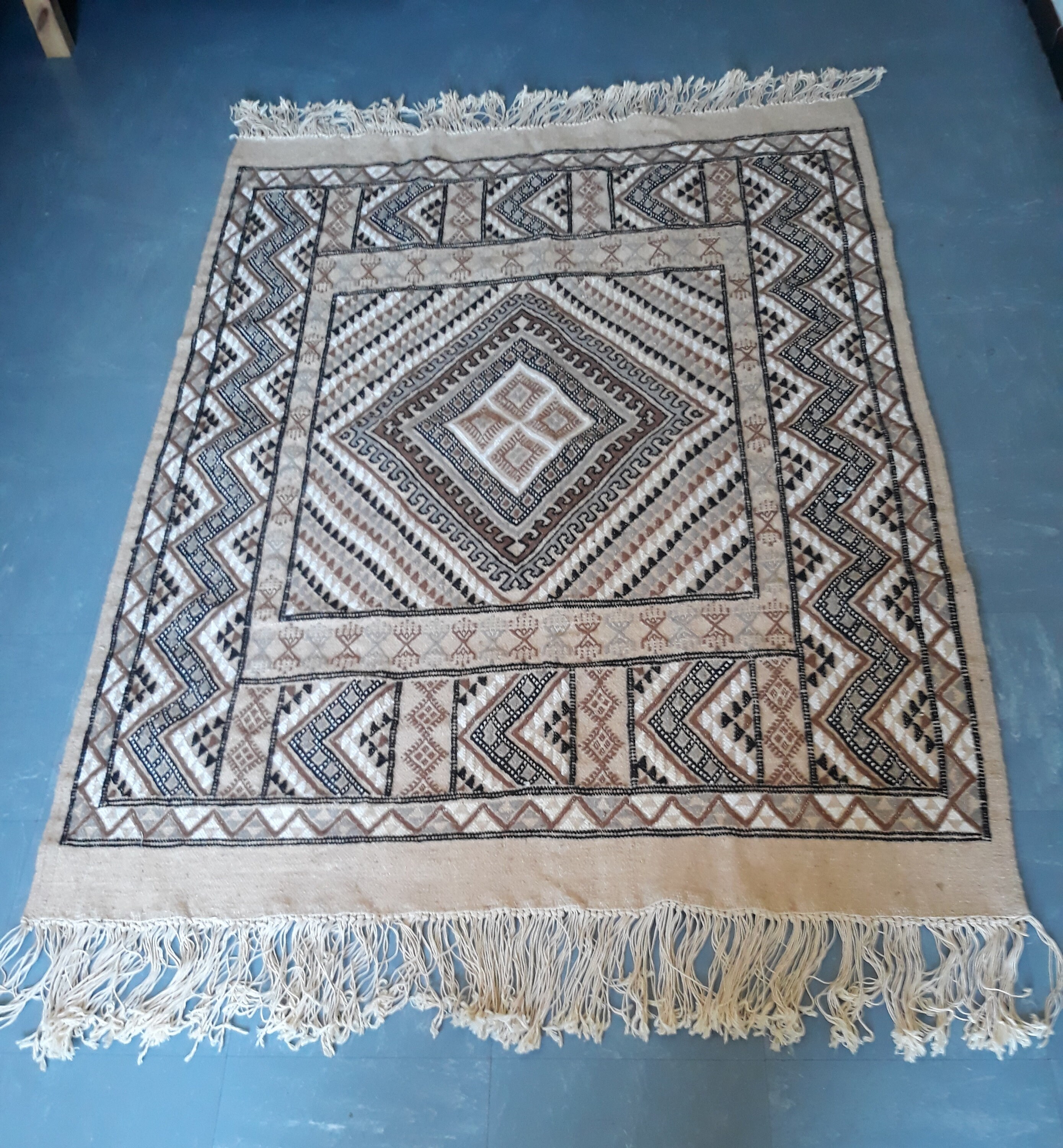 Tapis Fait à La Main -166 X 122 cm-Tunisie