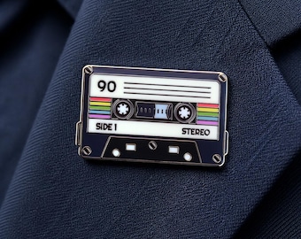 Pin de cinta de casete vintage esmaltado: un accesorio nostálgico de los 80