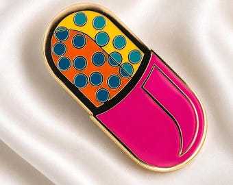 Emaille pin met glinsterende capsule – Funky, geneeskunde-geïnspireerd accessoire
