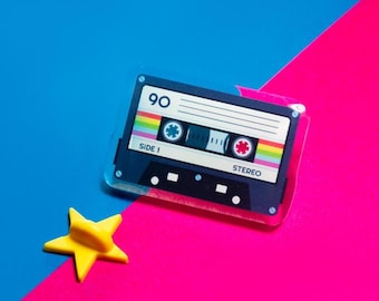 Pin acrílico de casete retro de inspiración vintage: regalo para amantes de la música de los 80