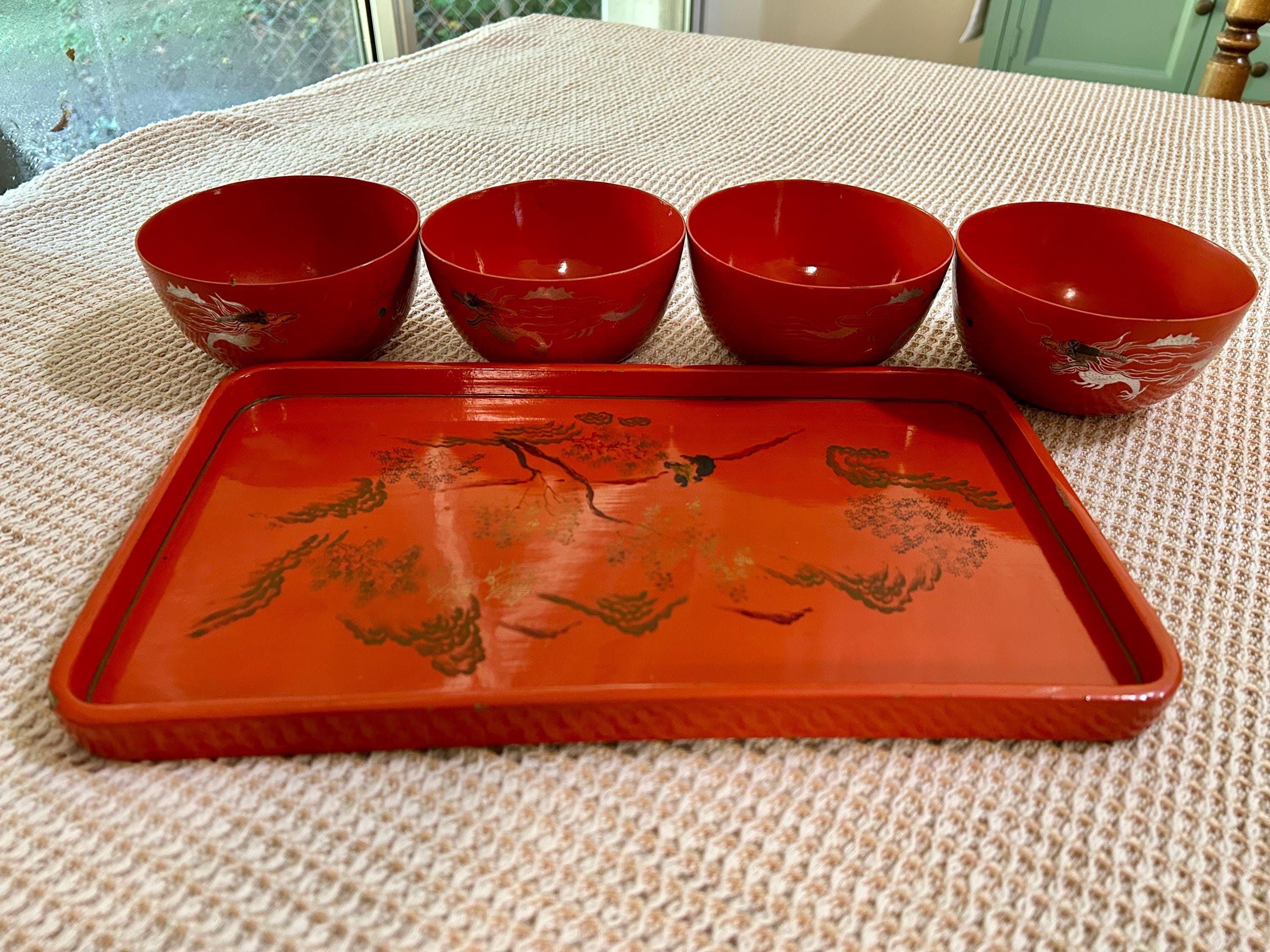 輪島塗の赤、金、銀の漆器 - 椀4つと長方形の盆。 - Etsy 日本