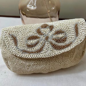 Clutch de noche vintage francés con cuentas hechas a mano