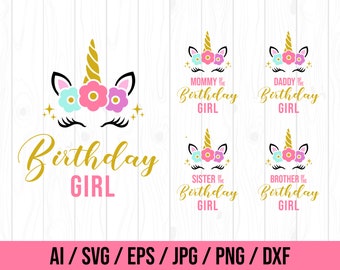 Può includere: Un set di 10 file di taglio digitale che presentano un unicorno con fiori e il testo "Birthday Girl". I file sono disponibili nei formati AI, SVG, EPS, JPG, PNG e DXF.