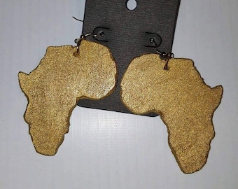 Pendientes africanos de madera hechos a mano