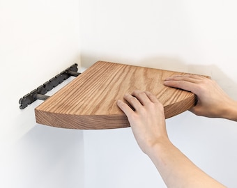 Zwevende hoekplanken van dik eiken massief hout