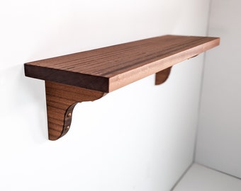 Massief houten plank met mahoniehouten beugels (consolen)