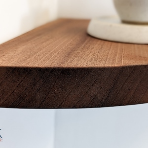 Zoomed in picture of a mahogany corner shelf with soft beveled edges