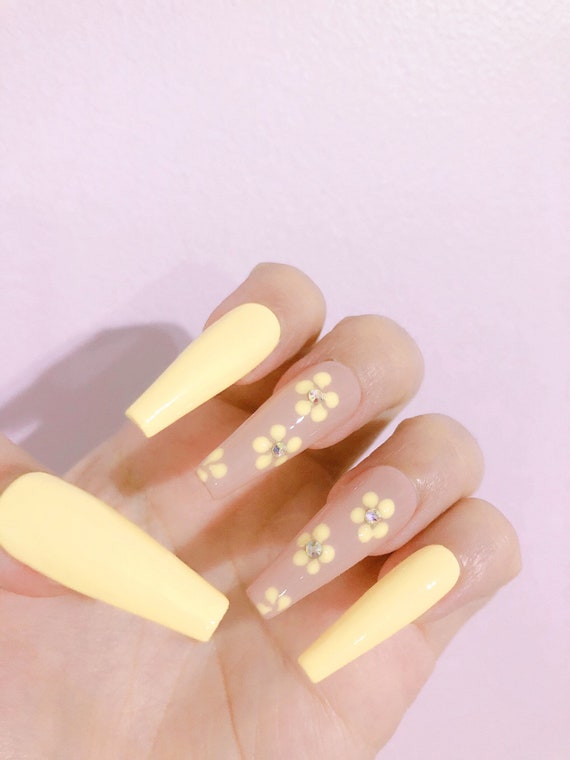 24 pieces of short oval nude color gradient lemon yellow nails with rubbing  strips 1 jelly glue 1 piece | SHEIN USA