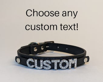 Collar BDSM de texto personalizado / Gargantilla de cuero vegano / Su texto Collar de torcedura de cuero sintético / Collar personalizado Letras de pedrería Gargantilla Glam