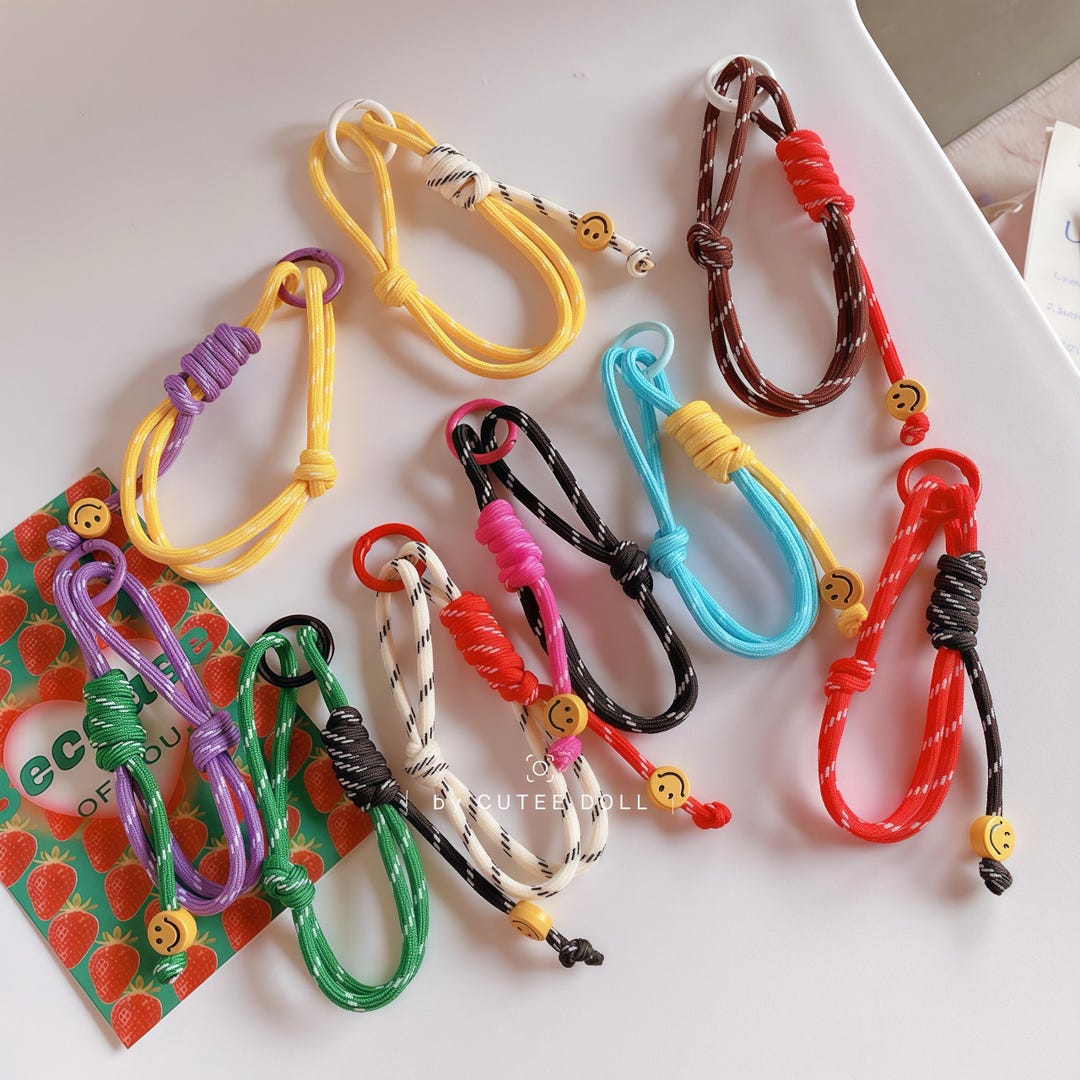 Smiley Face Rope Keychain: Handmade Paracord Wrist Strap Bag Charm