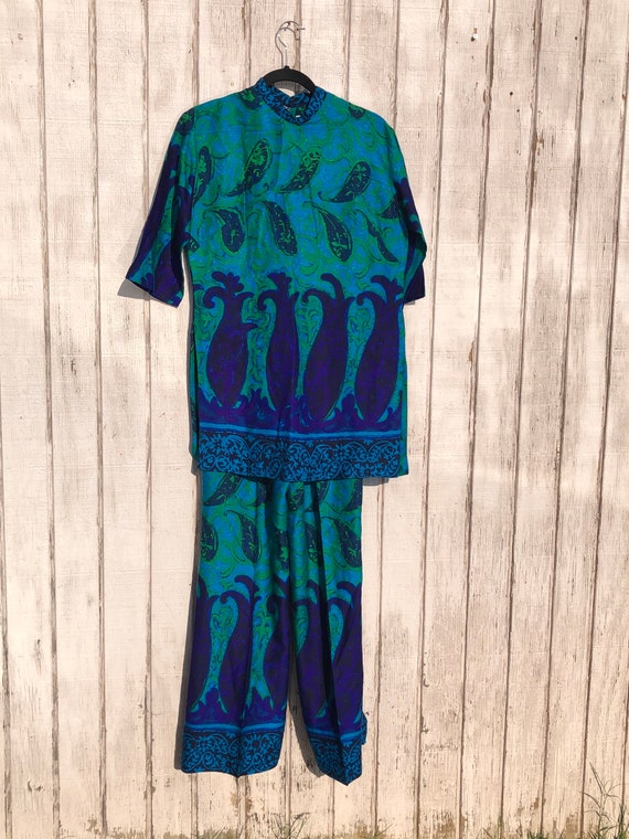 Psychedelic 60s Vibrant Jewel Toned Tiki Oasis Hoa