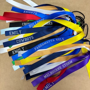 Nastri per capelli personalizzati da 15 mm con scritta NRL Football in carattere College