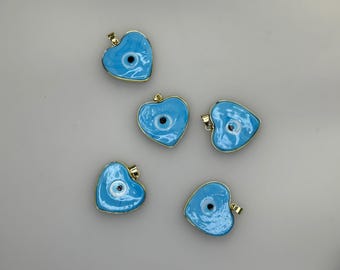 Colgante con dije de corazón azul y ojo turco con borde dorado y cristal