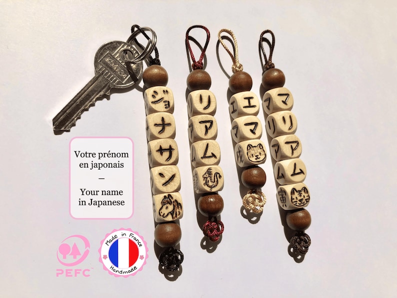 Spersonalizowany brelok z imieniem i japońskim znakiem zodiaku, nadrukowany na koralikach pirograficznych zdjęcie 1