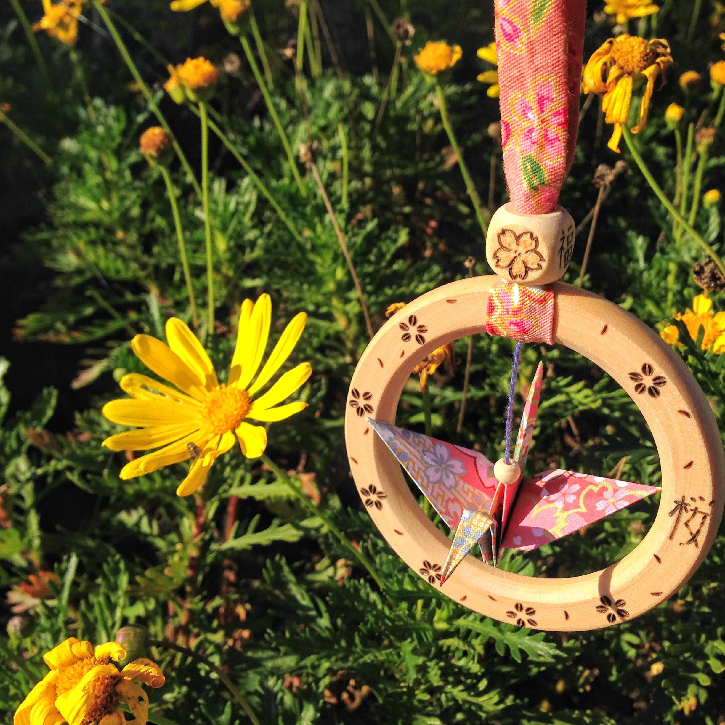 Porte-Bonheur Origami Grue Japonaise Sakura, Anneau Décoratif Fleur de Cerisier en Bois Pyrogravé