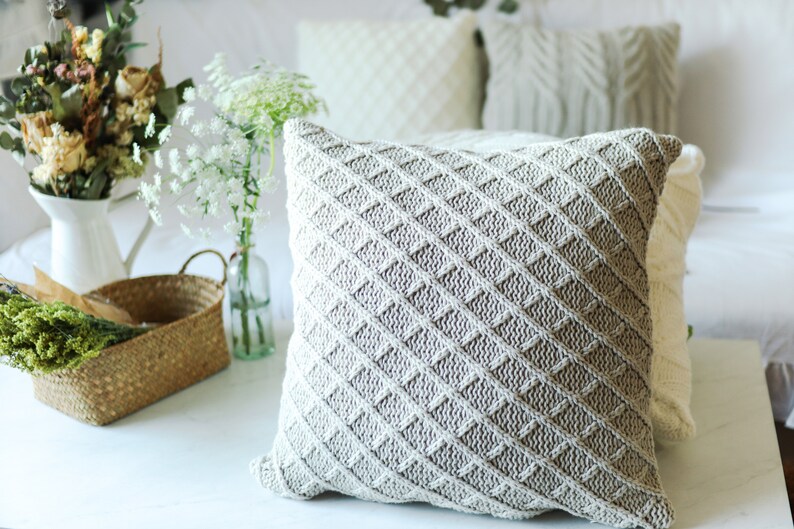 Knit Pillow Cover 18 x 18 / White and Beige Pillow Cover / Etsy.de