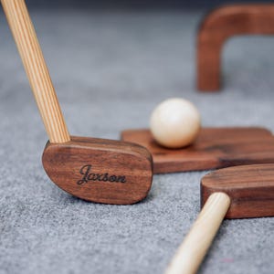 子供用ゴルフセット モンテッソーリ教育玩具 幼児用ゴルフゲーム 室内アクティビティ スポーツギフト 木製ゴルフクラブ付き