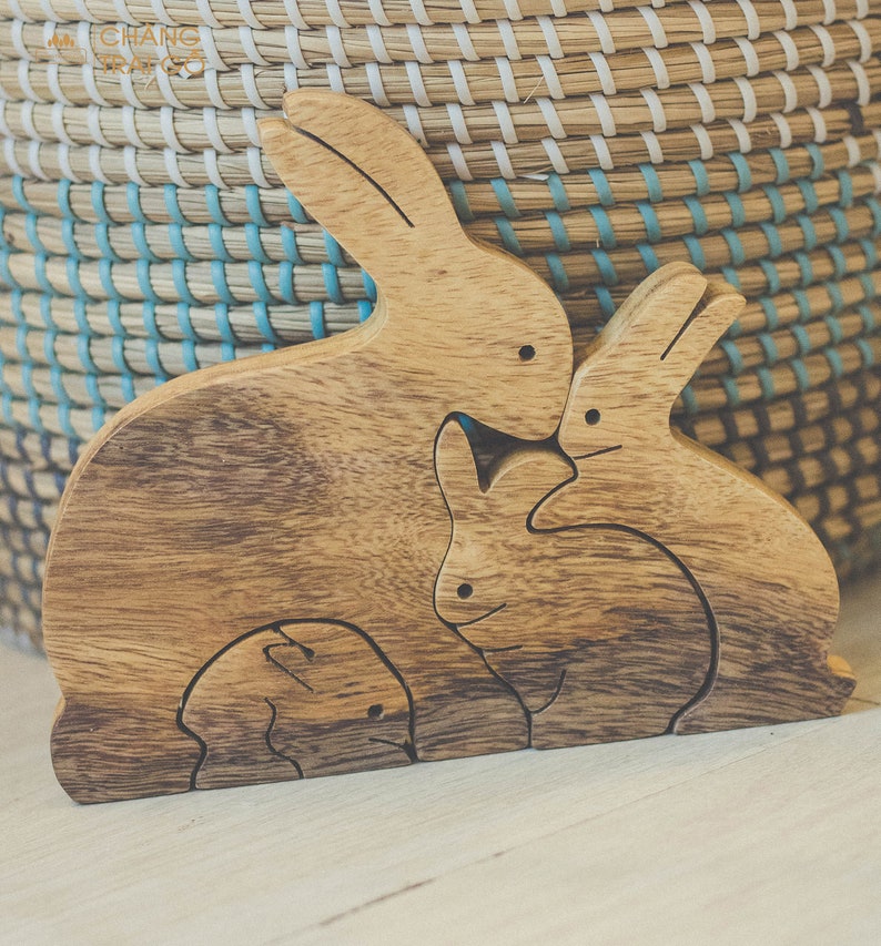 Puzzle personalizzato a forma di coniglio in legno: giocattolo per bambini in legno naturale immagine 1