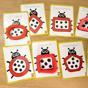 Tappetini per pasta modellabile a forma di coccinella, attività estive con la pasta modellabile, abilità motorie fini per la scuola materna, risorse per l'istruzione parentale, apprendimento prescolare.